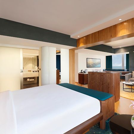 Novotel Mumbai Juhu Beach Bombaim Exterior foto Suite at the hotel