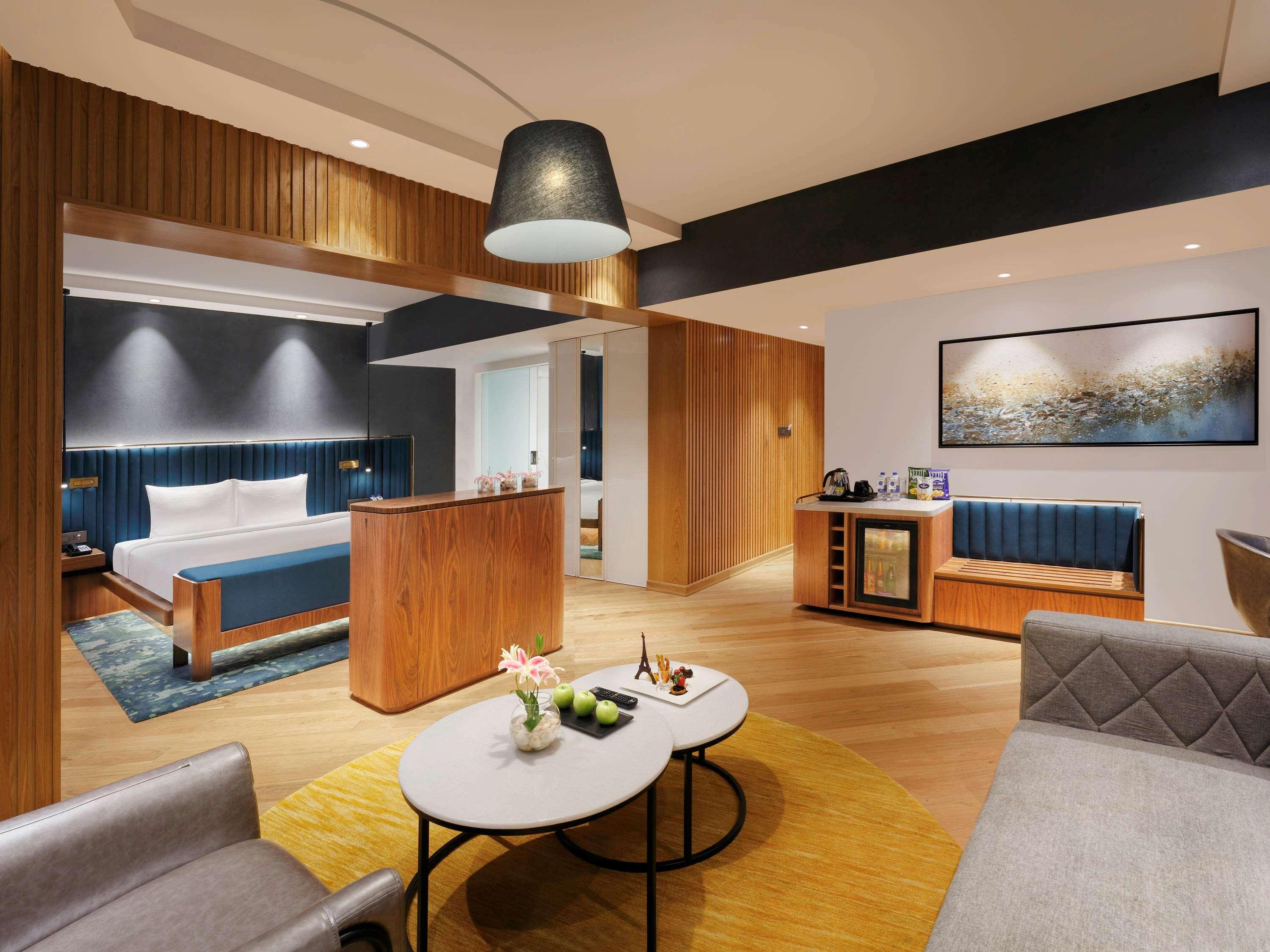Novotel Mumbai Juhu Beach Bombaim Exterior foto Suite