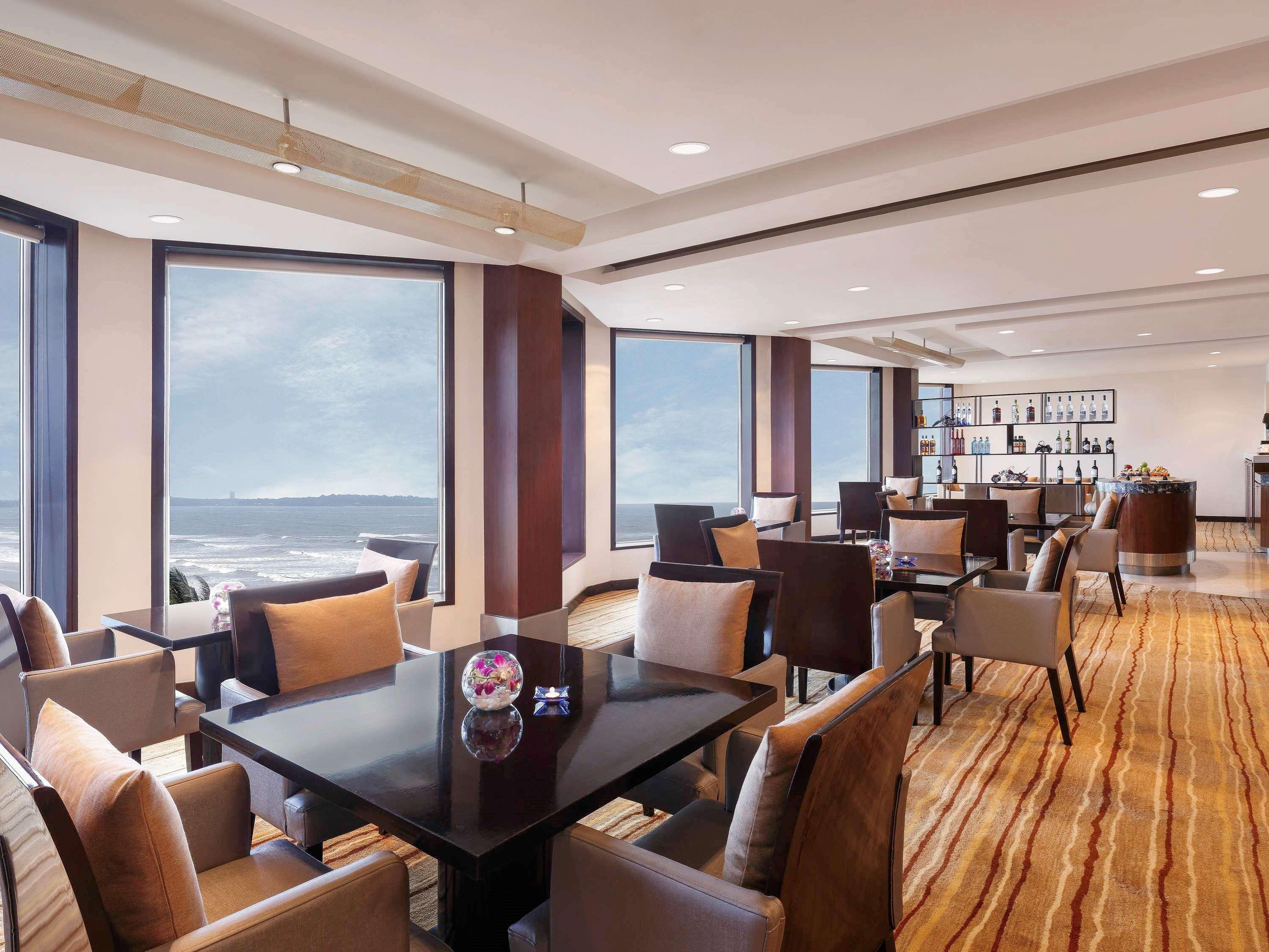 Novotel Mumbai Juhu Beach Bombaim Exterior foto Club Lounge at the Taj Mahal Palace