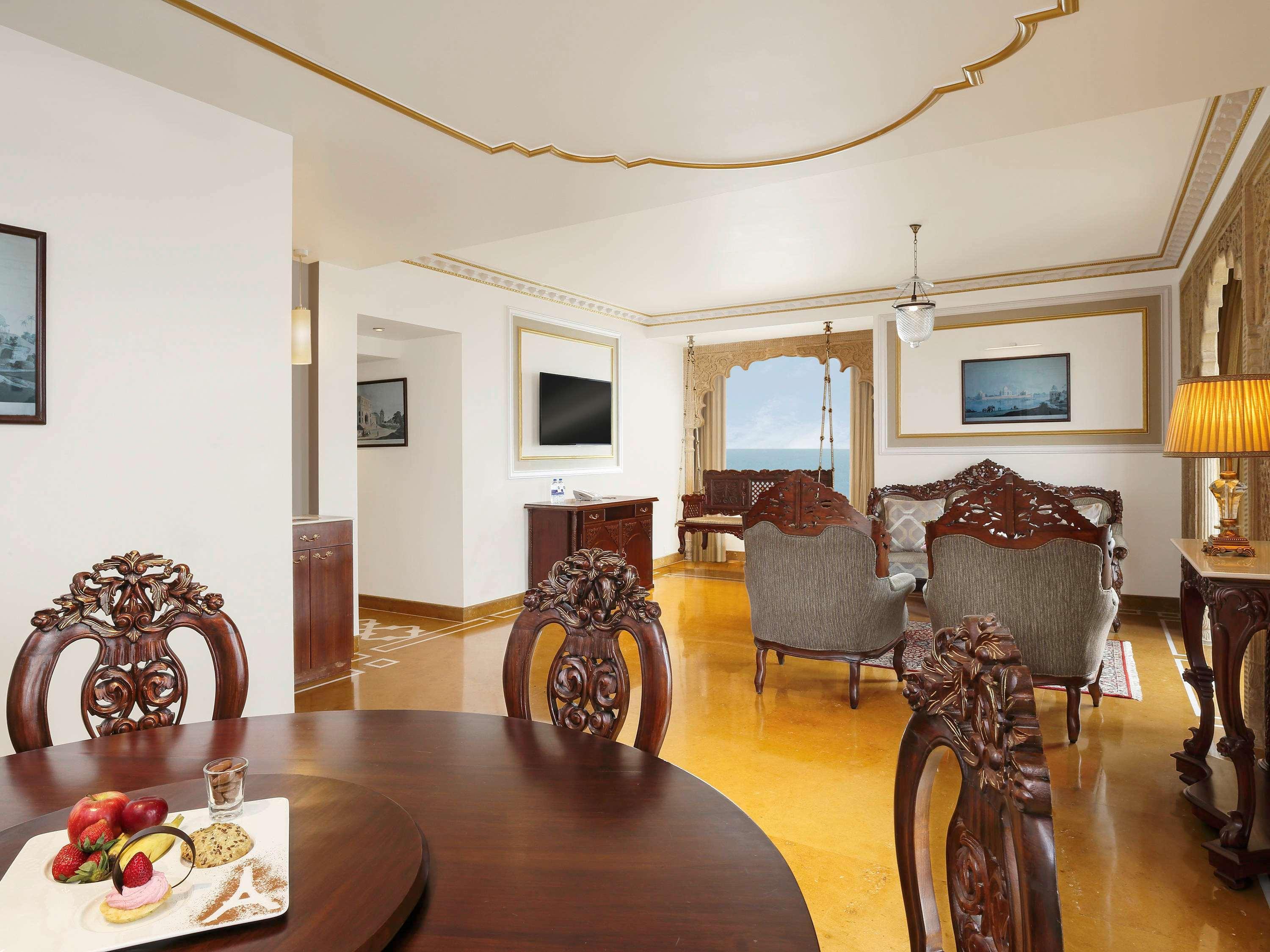 Novotel Mumbai Juhu Beach Bombaim Exterior foto Suite