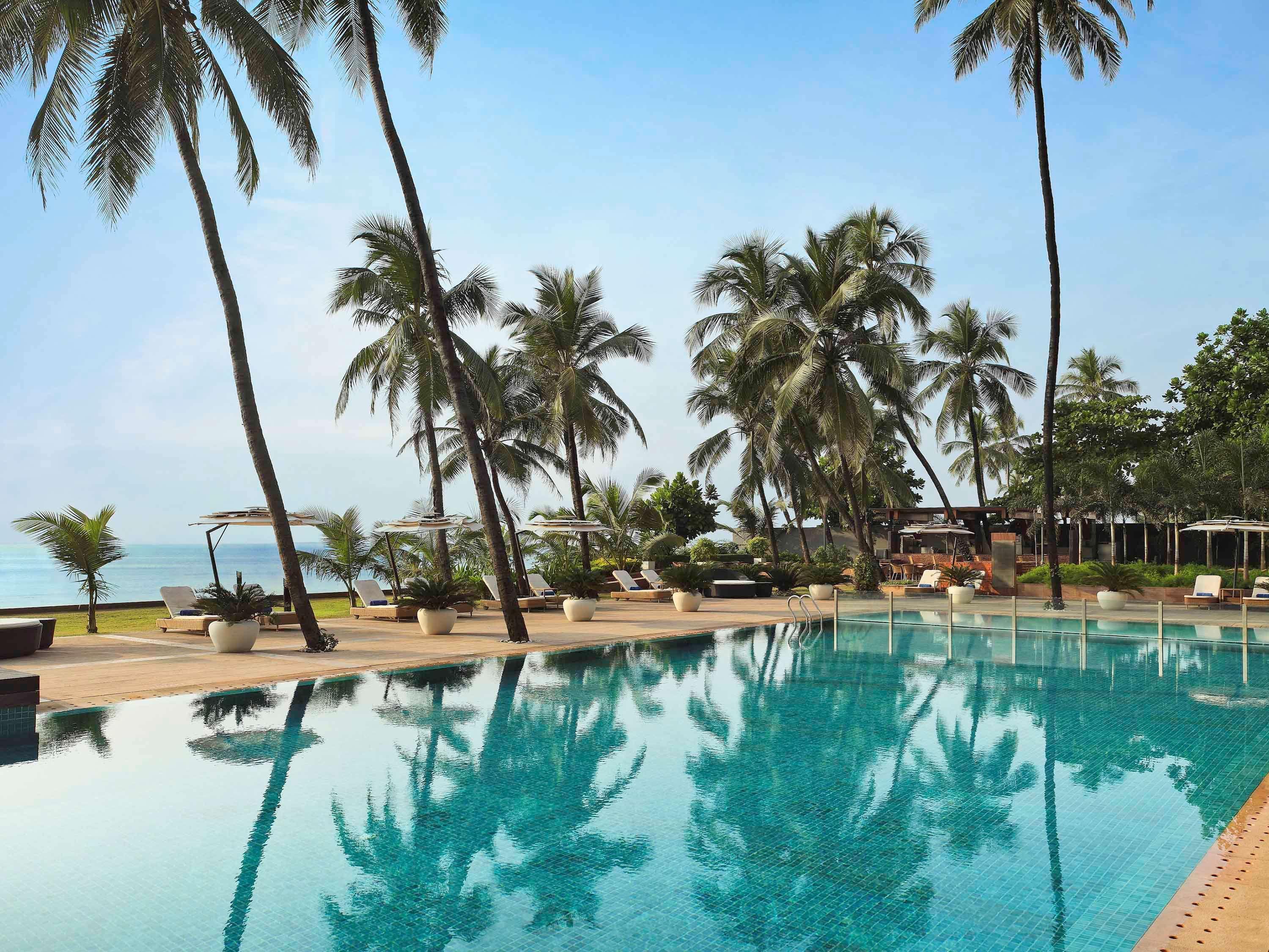 Novotel Mumbai Juhu Beach Bombaim Exterior foto The pool at the Taj Bengal