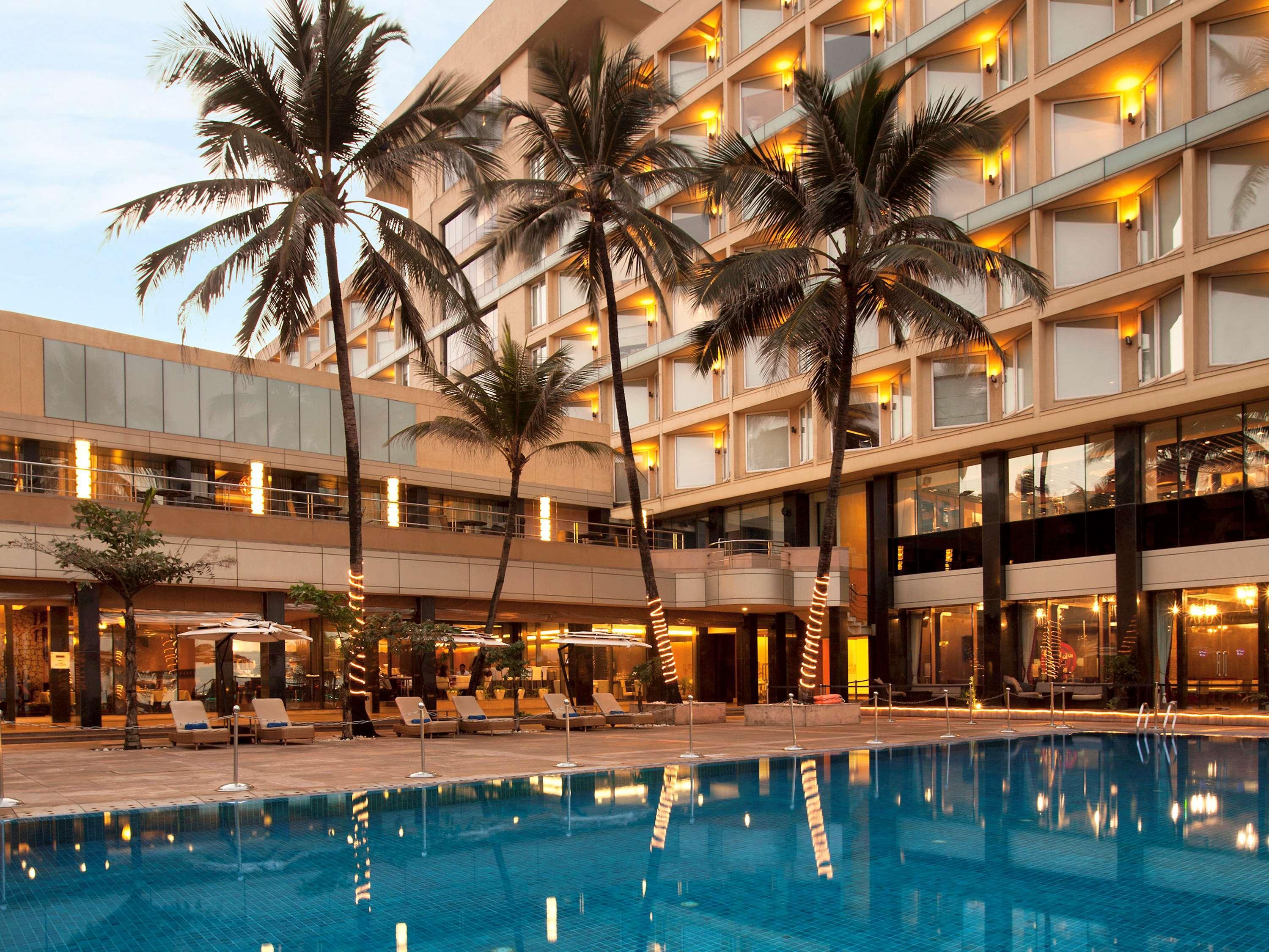 Novotel Mumbai Juhu Beach Bombaim Exterior foto The Taj Mahal Palace, Mumbai