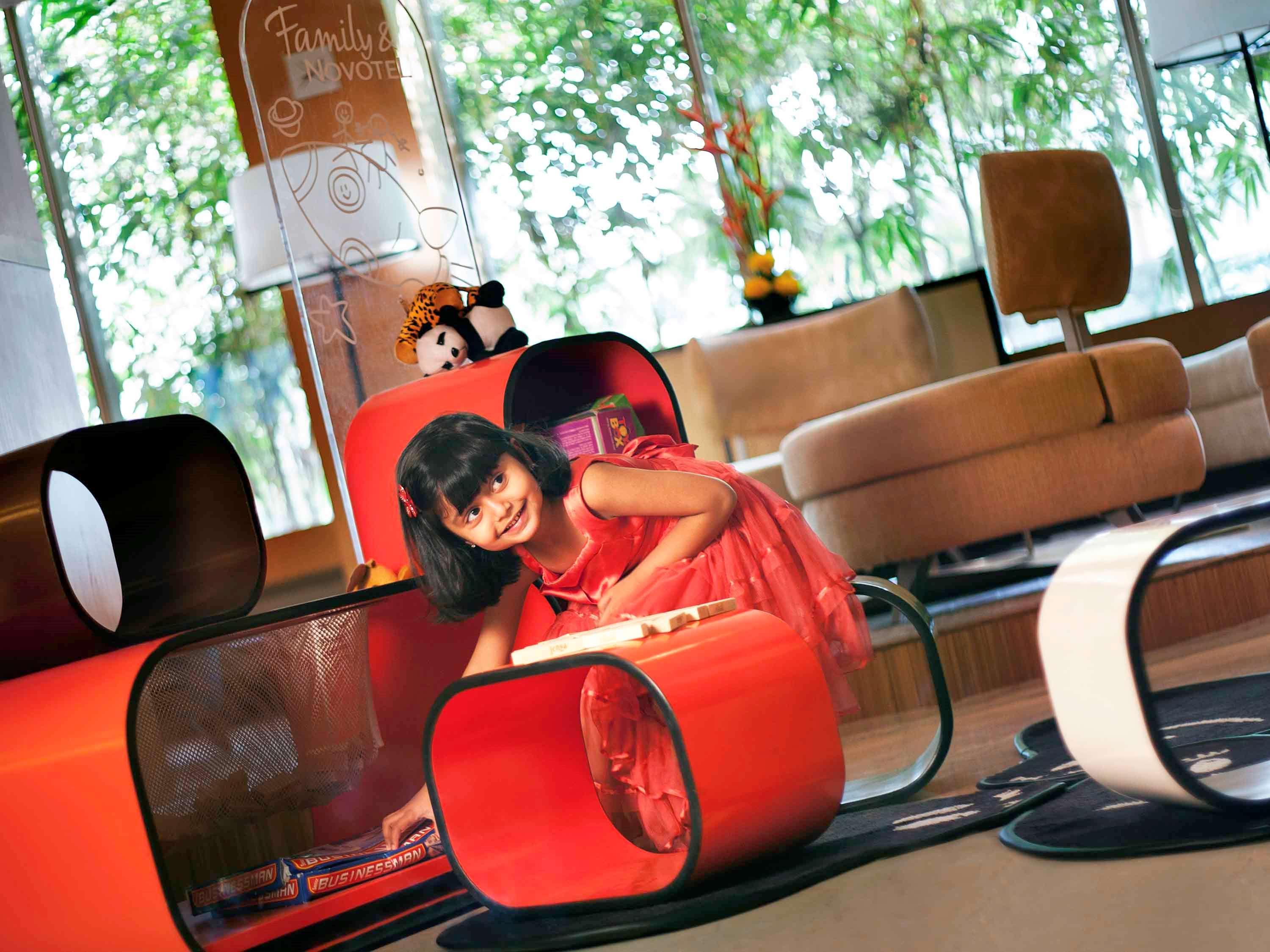 Novotel Mumbai Juhu Beach Bombaim Exterior foto The lobby of the hotel