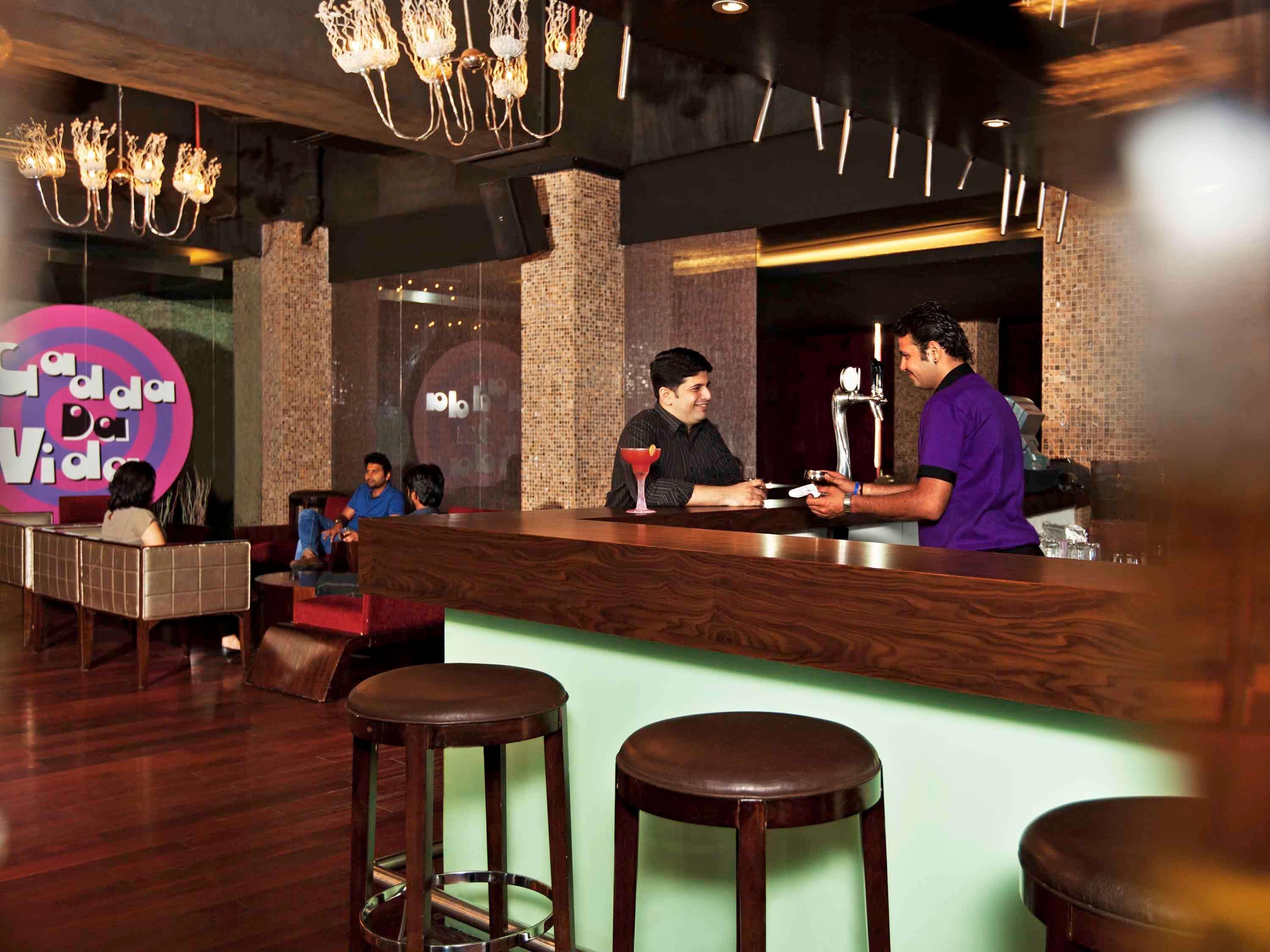 Novotel Mumbai Juhu Beach Bombaim Exterior foto Bar